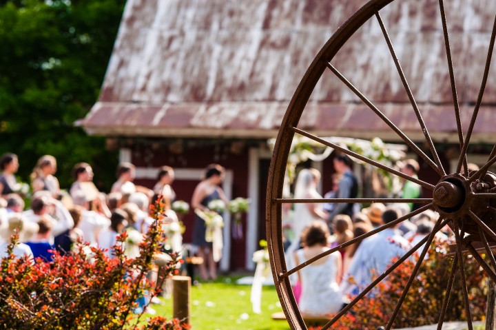 old wagon wheel by the ceremony  was a perfect focus point 