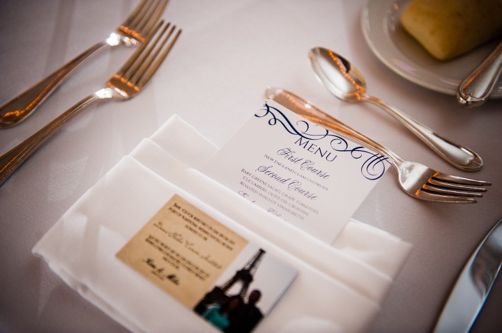 loving the white and blue color scheme of this mountain wedding reception