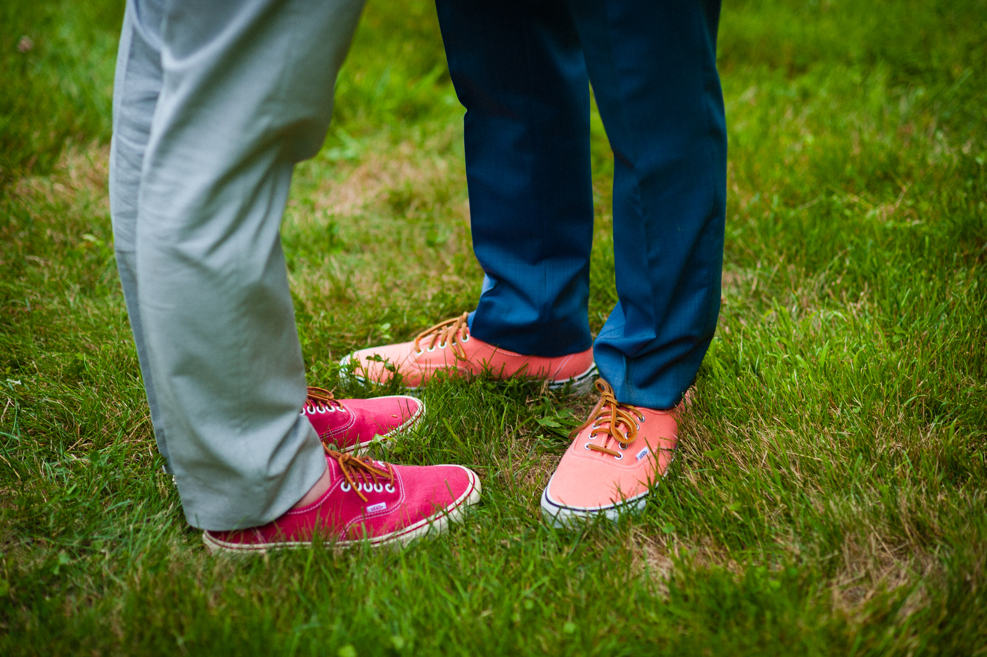 grooms colorful converse shoes 