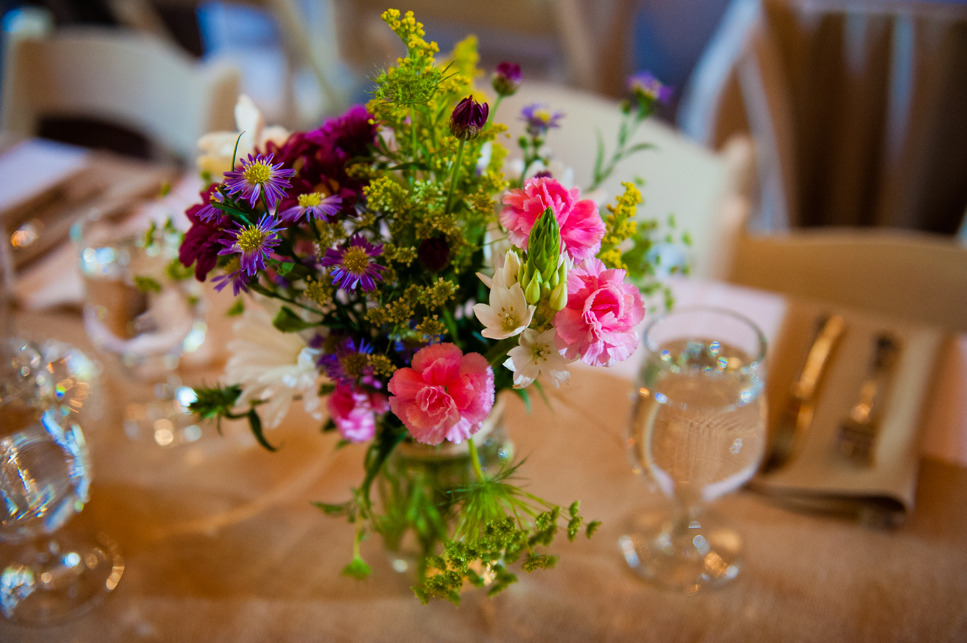 rustic barn wedding flowers