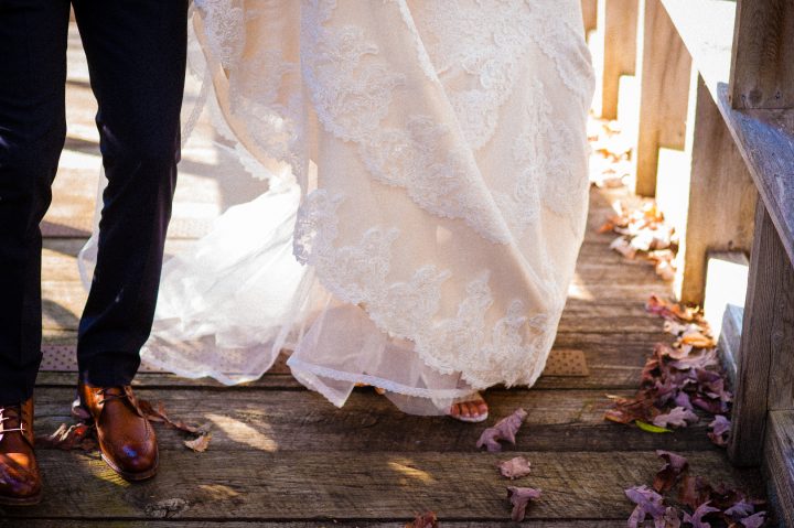 old edwards inn bride and groom portraits