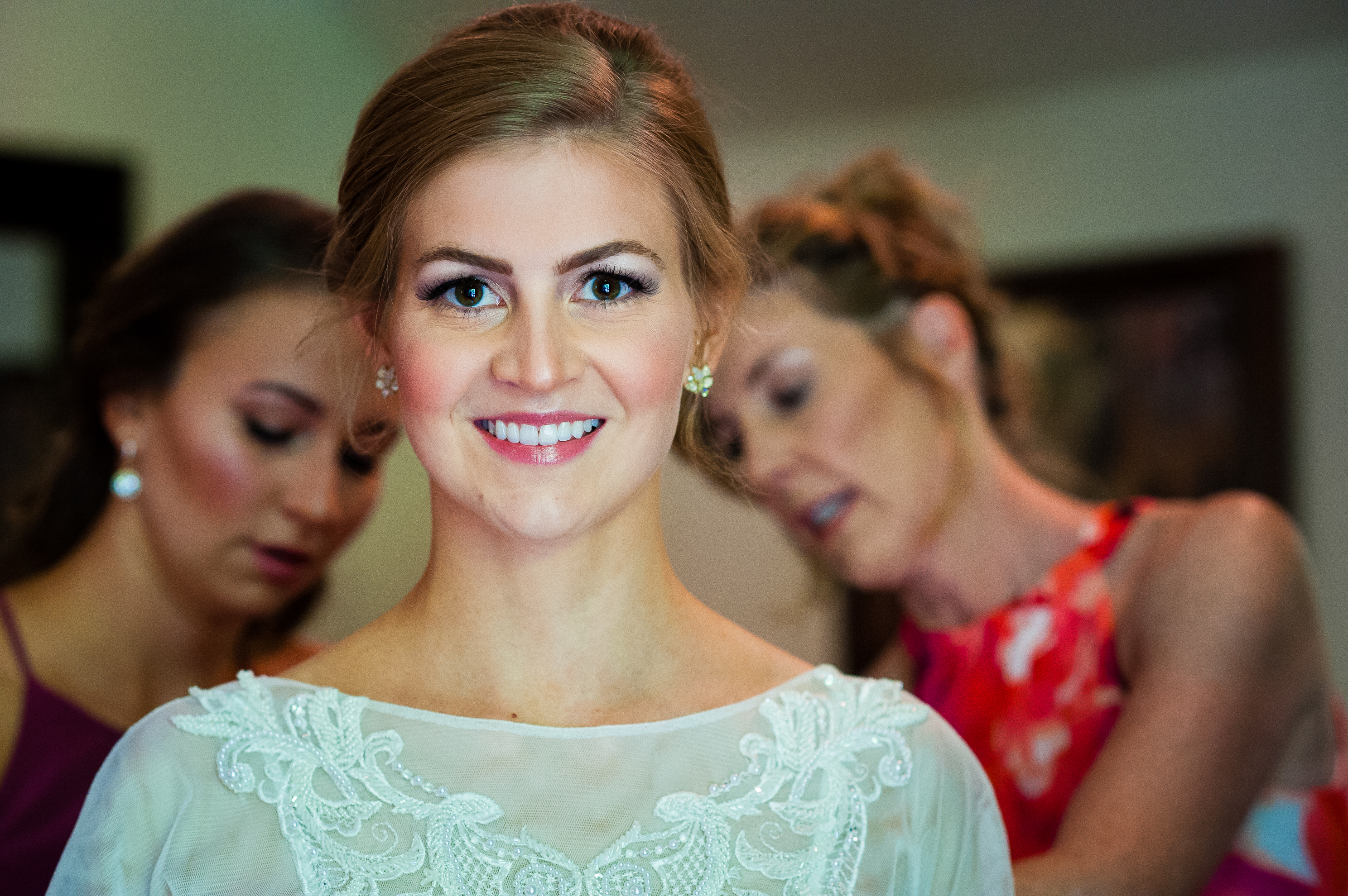 bride getting ready at vineyards at bettys creek