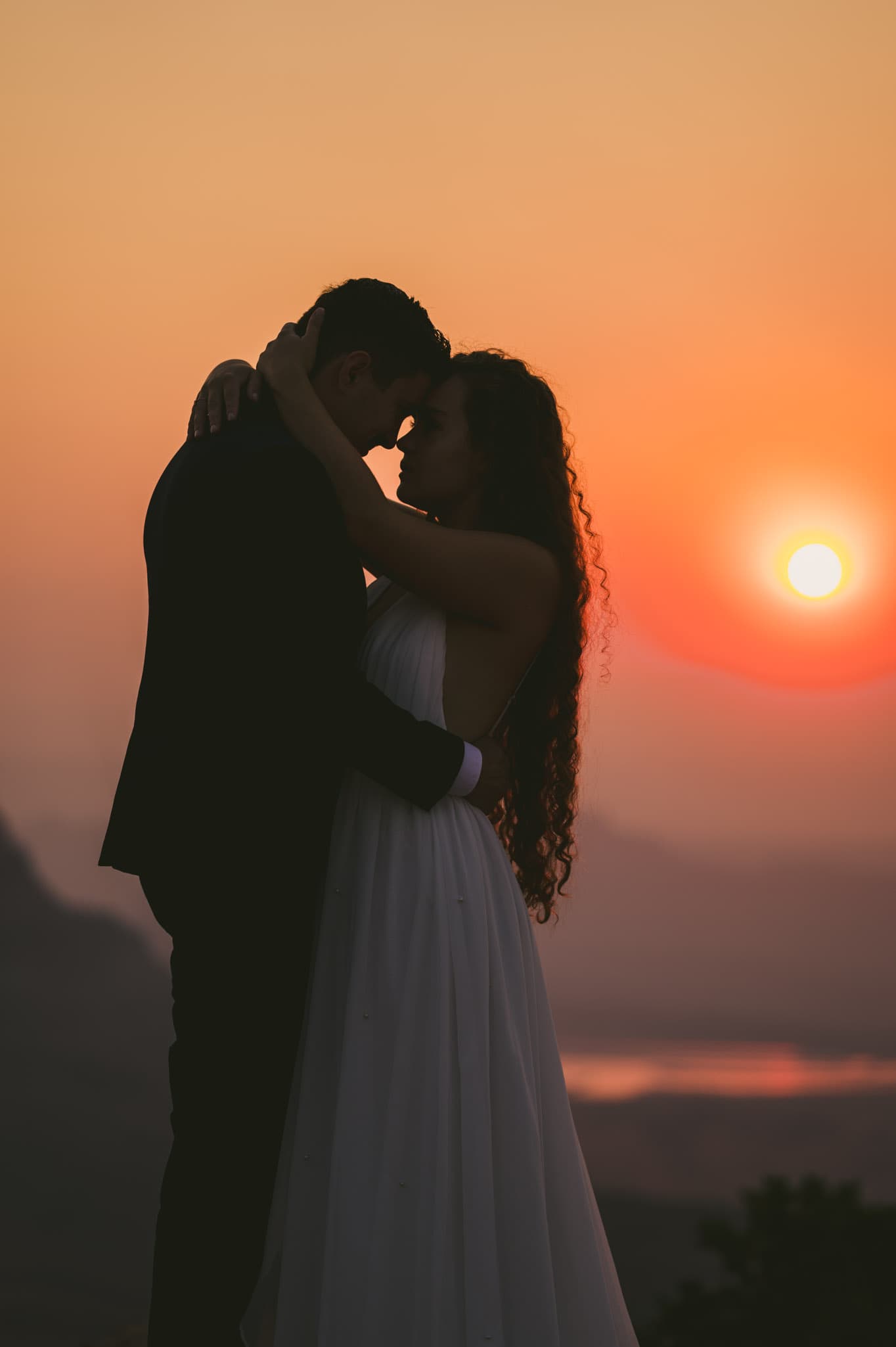 Sunrise wedding photo at Dead Horse Point State Park