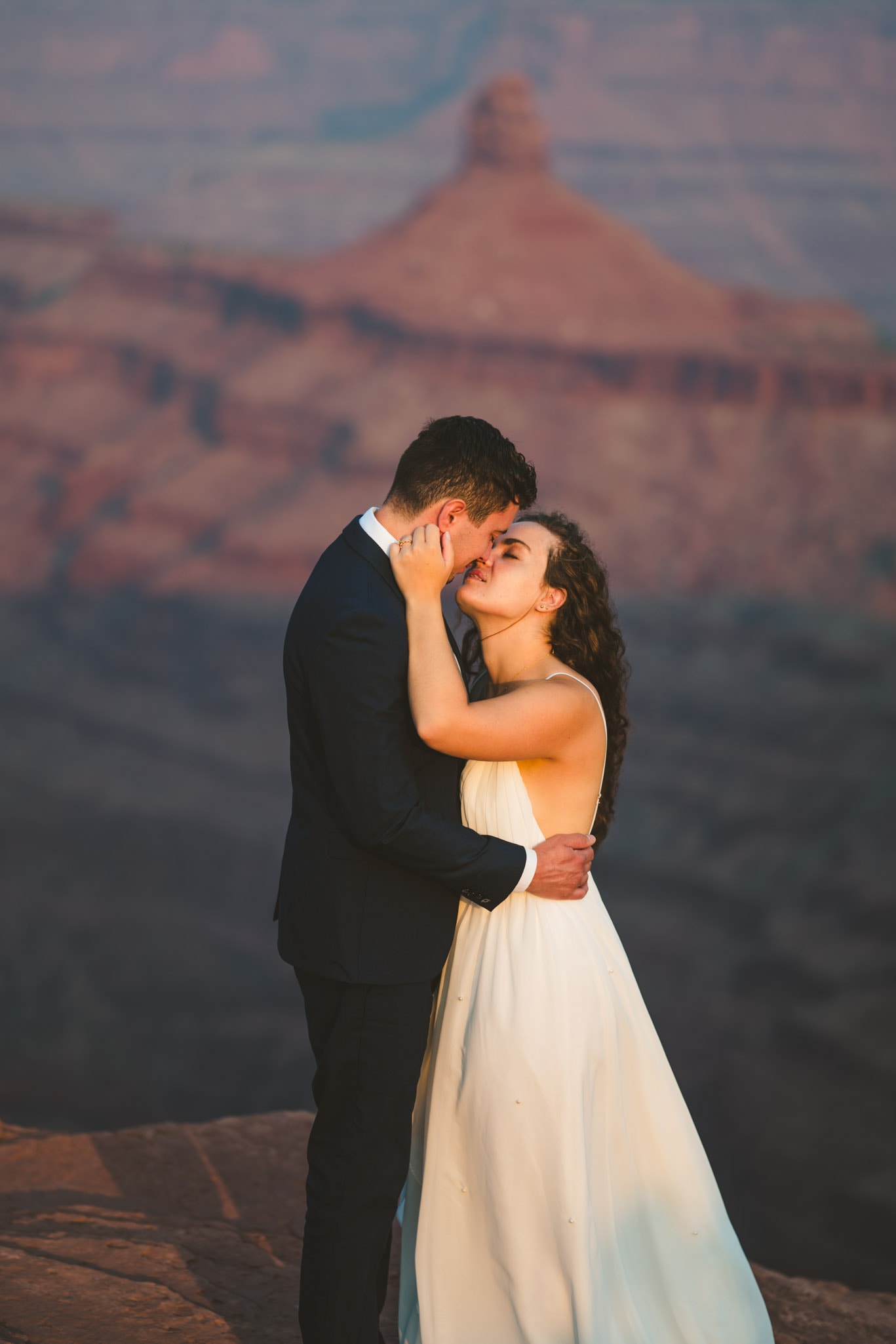 Sunrise wedding photo in Moab Utah