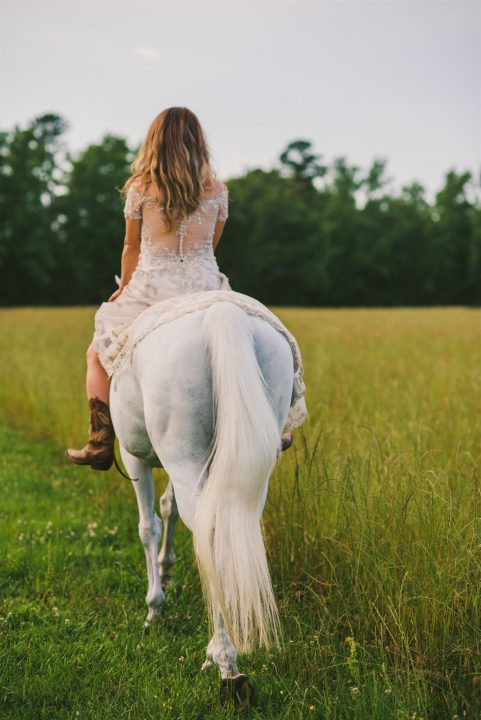 ways to incorporate your horse into your wedding day 